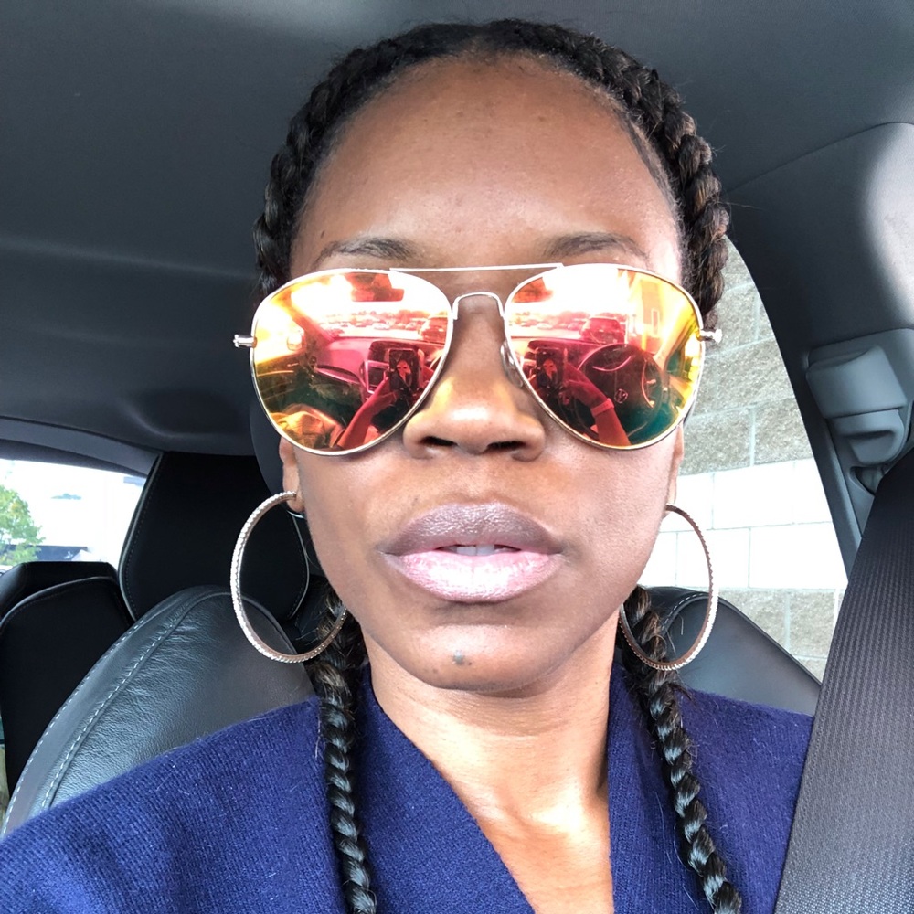 Meet your Posher, Ebonie